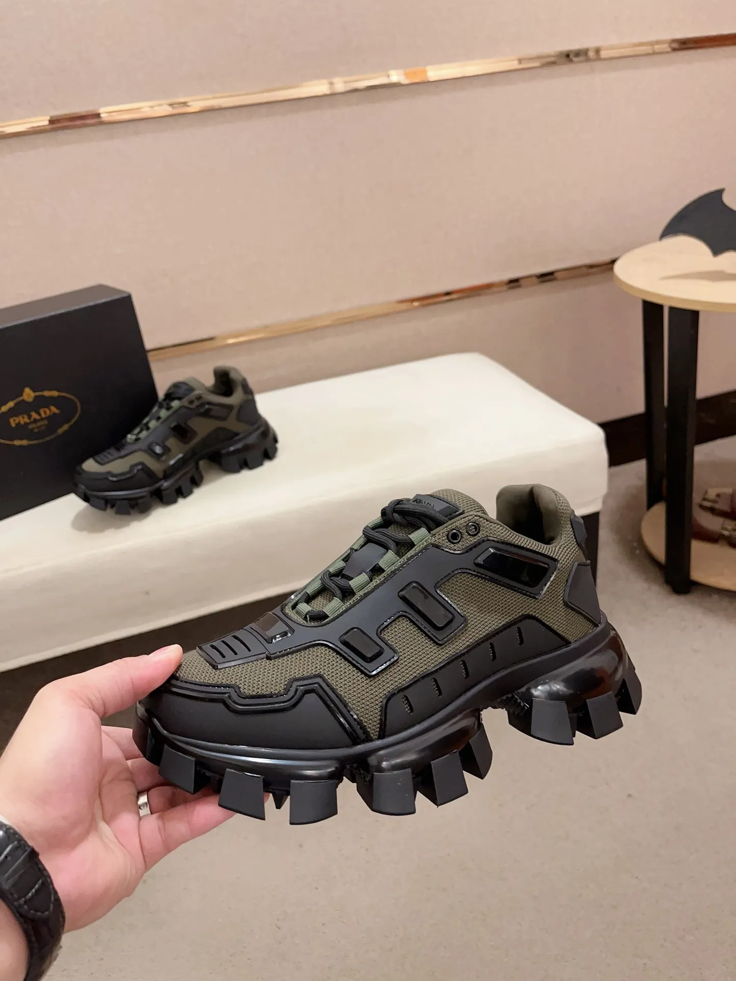 Men's Men's Shoes 💰 620💰 ✔️✔️✔️High-quality new PRADA counters are launched at the same time. The new men's shoes and 😘fabrics are selected from first-layer cowhide. Lining: imported elastic mesh➕cowhide lining. 👍🏿High-end☄️Open-molded non-slip rubber outsole, exquisite lines, simple and elegant, comfortable and high-end for leisure travel. Number of yards: 38 to 44.